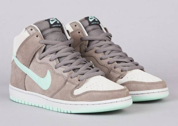 Dunk High Pro SB 'Soft Grey' 305050-030