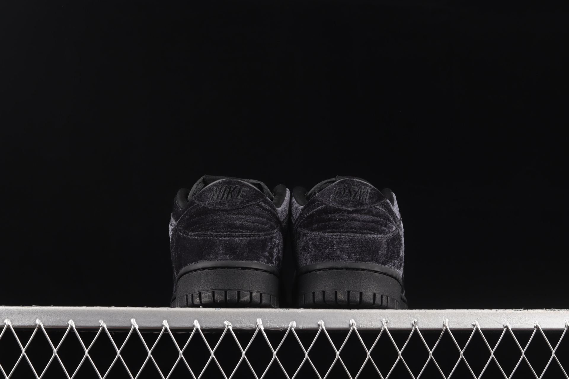 Dover Street Market x Dunk Low 'Black Velvet' DH2686-002