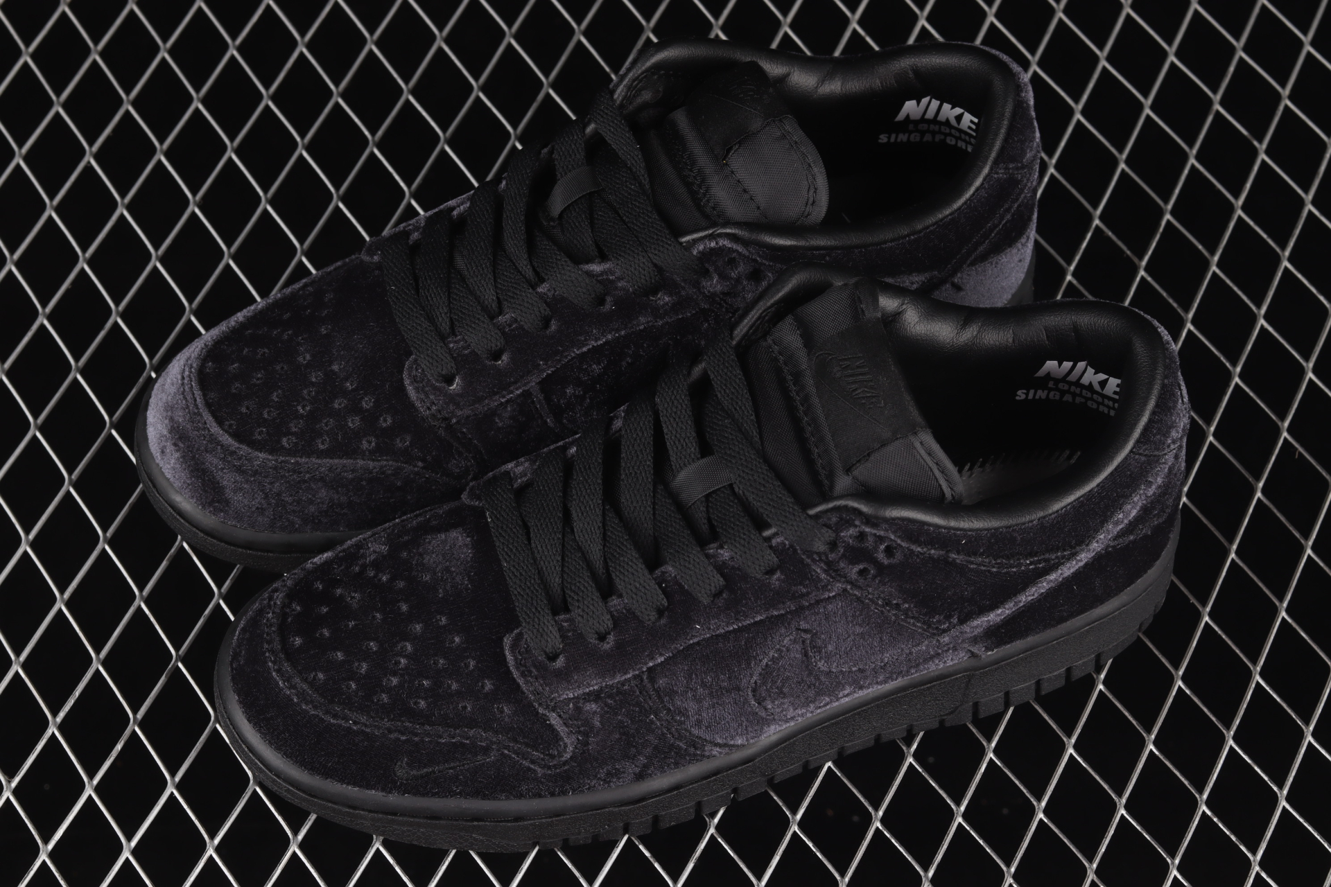 Dover Street Market x Dunk Low 'Black Velvet' DH2686-002