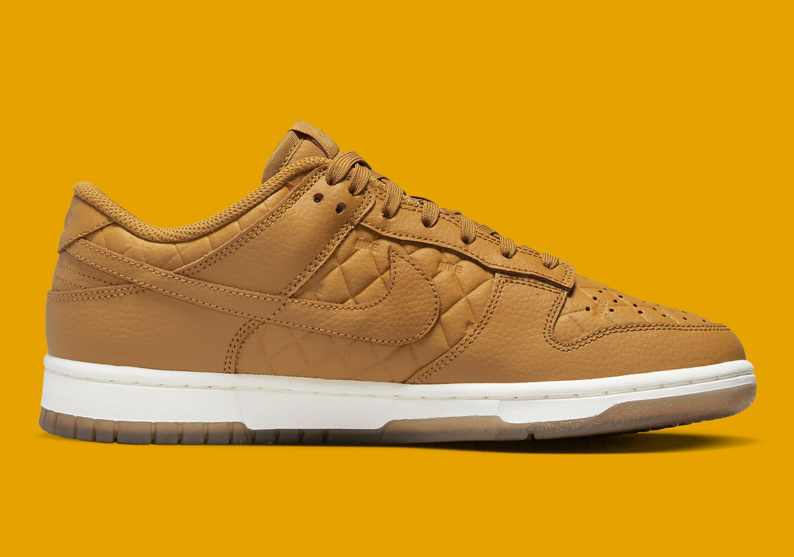 Wmns Dunk Low 'Quilted Wheat' DX3374-700