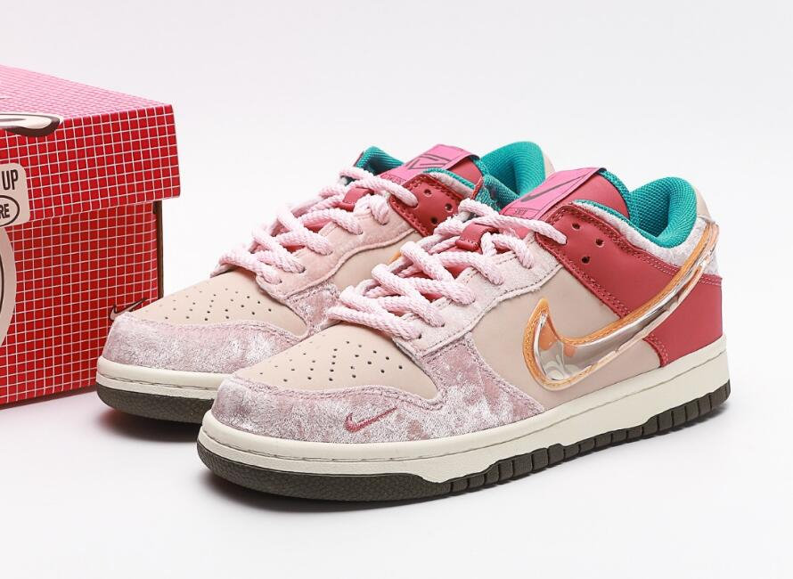 Social Status x Dunk Low GS 'Strawberry Milk' DM3349-600